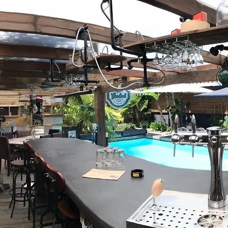 La Resiniere Piscine Patio 10h-18h *